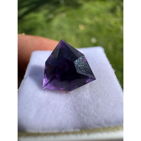 4.04 Amethyst from Rwanda - Cut by Ravenstein Gems - Picture 2 of 7